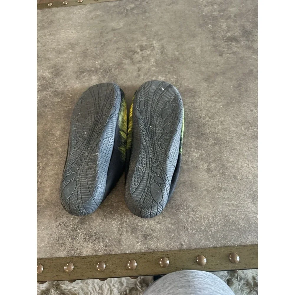 Derez Youth Climbing Shoes Black with Lion Print